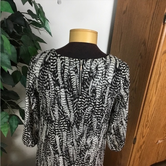 H & M size 2 black white and gray dress
Body is lined arms are not
3/4 s… - Picture 13 of 16